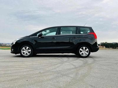 Usado Peugeot 5008 109 HP (80 kW) 2010 Preto Carrinha