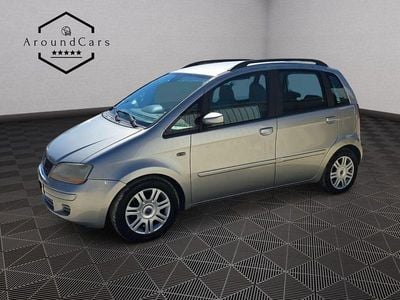 Cinza Usado 2004 Fiat Idea Emotion Monovolume | € 3.900