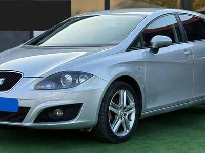 Usado Seat Leon 105 HP (77 kW) 2011 Cinzento Citadino