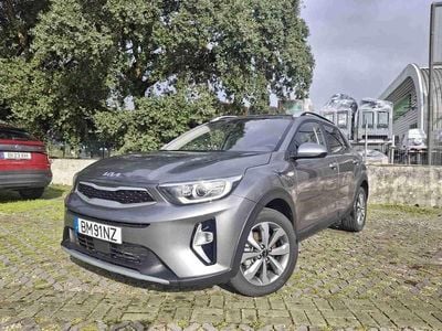 Cinzento Usado 2024 Kia Stonic SUV | € 17.990 (Bom preço)