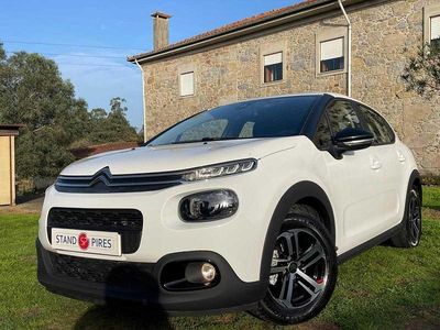 Branco Usado 2019 Citroën C3 PureTech Citadino | € 12.299 (Preço justo)