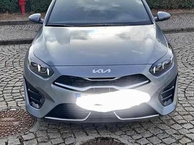 Cinzento Usado 2023 Kia Ceed Citadino | € 27.000