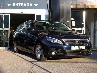 Usado Peugeot 308 SW Active 102 HP (75 kW) 2019 Azul Carrinha