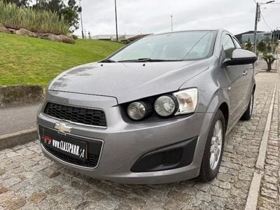 Usado Chevrolet Aveo LT 86 HP (63 kW) 2012 Cinzento Sedan