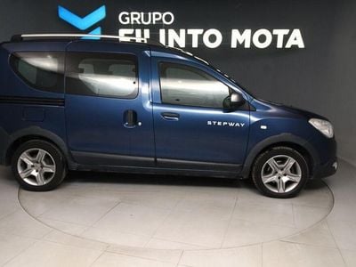 Azul Usado 2018 Dacia Dokker Stepway Monovolume | € 9.990