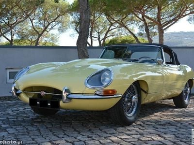 Amarelo Usado 1980 Jaguar E-Type | € 175.000