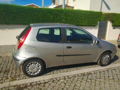 Usado Fiat Punto 60 HP (44 kW) 2002 Citadino
