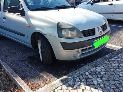 Usado 2002 Renault Clio II Sedan | € 1.450