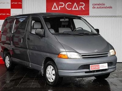 Usado Toyota HiAce 78 HP (57 kW) 2001 Cinzento Monovolume