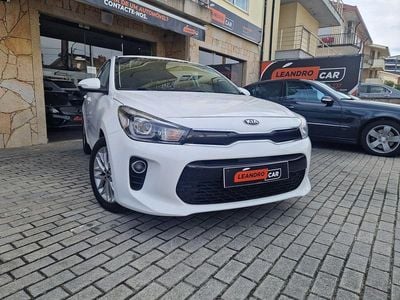 Branco Usado 2018 Kia Rio | € 10.990