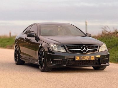 Cinza Usado 2011 Mercedes C220 Coupé | € 22.900