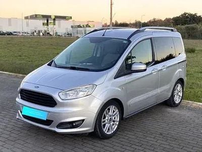 Cinza prata Usado 2016 Ford Tourneo Courier Ambiente Monovolume | € 10.250