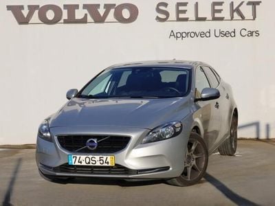 Usado Volvo V40 120 HP (88 kW) 2015 Cinza prata Carrinha