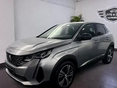 Usado Peugeot 3008 Allure 130 HP (95 kW) 2022 Cinzento Citadino