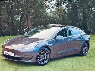 Cinza Usado 2020 Tesla Model 3 Sedan | € 24.500 (Preço justo)