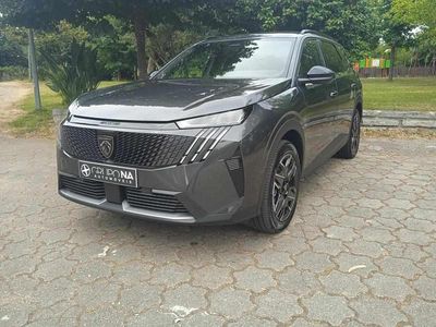 Usado Peugeot 5008 145 HP (106 kW) 2025 Cinzento Citadino