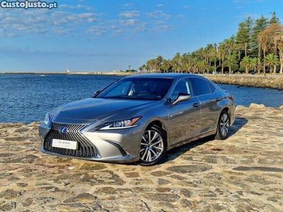 Usado Lexus ES300H Business Edition 178 HP (130 kW) 2019 Cinza Sedan
