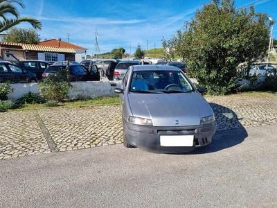 Cinzento Usado 2001 Fiat Punto Citadino | € 1.999 (Preço justo)