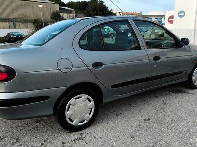 Usado 1998 Renault Mégane Sedan | € 2.950