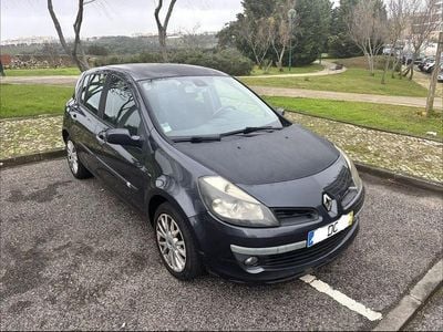 Usado 2007 Renault Clio III Sedan | € 2.300
