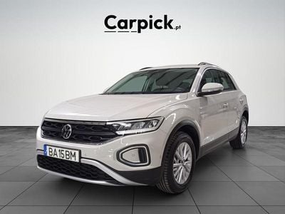 Usado VW T-Roc Life 110 HP (80 kW) 2023 Bege SUV
