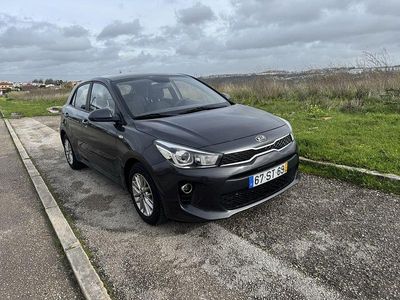 Usado 2017 Kia Rio Sedan | € 10.750