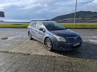 Usado Toyota Avensis 126 HP (92 kW) 2009 Cinzento Carrinha
