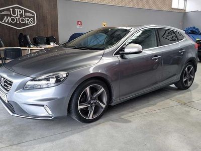 Usado Volvo V40 R-Design 115 HP (84 kW) 2015 Sedan