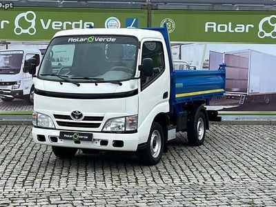 Usado Toyota Dyna 144 HP (105 kW) 2013 Branco Pickup