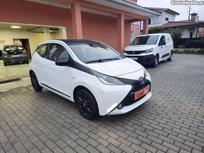 Branco Usado 2014 Toyota Aygo Citadino | € 9.500