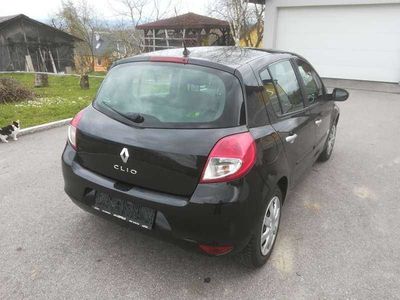 usado Renault Clio III K9K-T7 Diesel 65kW / 86HP in Madeira