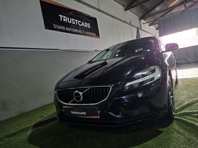 Preto Usado 2019 Volvo V40 Momentum | € 17.999 (Preço justo)