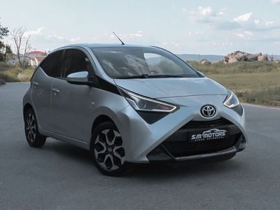 Usado Toyota Aygo X-play 72 HP (52 kW) 2019 Cinzento (metalizado) Citadino