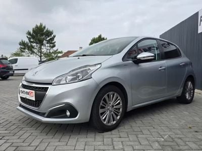 Cinza prata Usado 2017 Peugeot 208 Style Citadino | € 9.900 (Preço justo)
