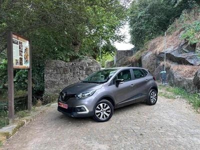 Cinzento Usado 2019 Renault Captur SUV | € 15.500 (Preço justo)