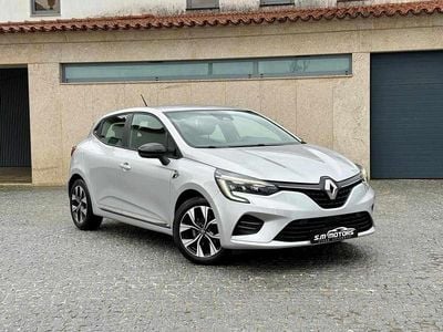 Usado Renault Clio V Intens 140 HP (102 kW) 2021 Cinzento