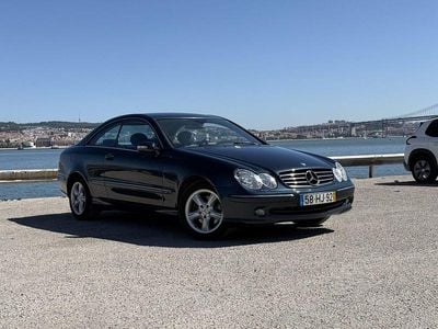 Azul Usado 2009 Mercedes CLK270 Avantgarde Coupé | € 8.900
