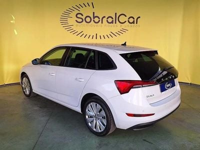 Branco Usado 2022 Skoda Scala Ambition Citadino | € 18.000 (Preço justo)