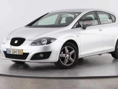 Usado Seat Leon 105 HP (77 kW) 2011 Cinzento Citadino