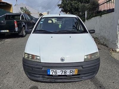 Usado 2001 Fiat Punto Sedan | € 1.100 (Preço justo)