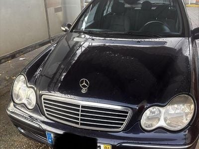Usado 2004 Mercedes C220 Avantgarde Sedan | € 5.000