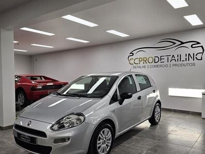 Usado Fiat Punto 95 HP (69 kW) 2018 Cinza Citadino