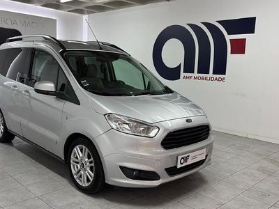 Cinzento Usado 2016 Ford Tourneo Courier Monovolume | € 10.899 (Preço justo)