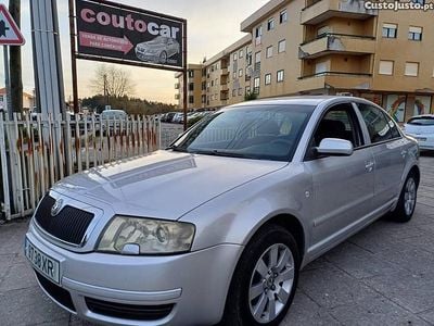 Usado Skoda Superb 130 HP (95 kW) 2004 Cinza Sedan