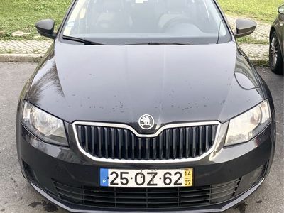 usado Skoda Octavia 1.6 TDI com livro de revisões