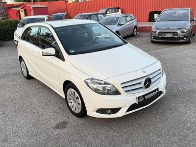 Branco Usado 2014 Mercedes B180 Style Monovolume | € 12.280