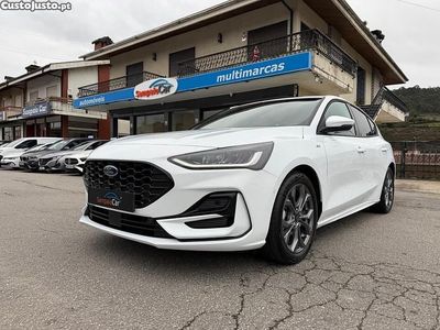 Branco Usado 2025 Ford Focus ST-Line Citadino | € 23.990 (Preço justo)