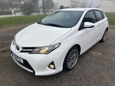 Usado Toyota Auris 90 HP (66 kW) 2013 Branco