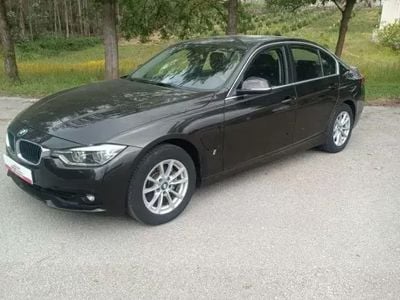 Cinzento Usado 2017 BMW 330 Sedan | € 17.950