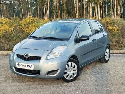Usado Toyota Yaris 90 HP (66 kW) 2011 Cinza Citadino